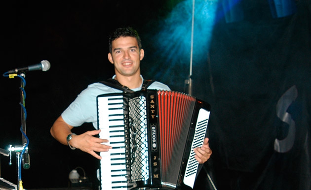 Actuaciones como solista de acordeón para eventos especiales